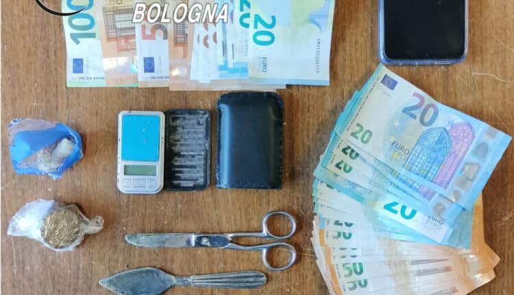 San Lazzaro di Savena: due persone nella notte dai Carabinieri, sequestrata droga, denaro e materiale per il confezionamento