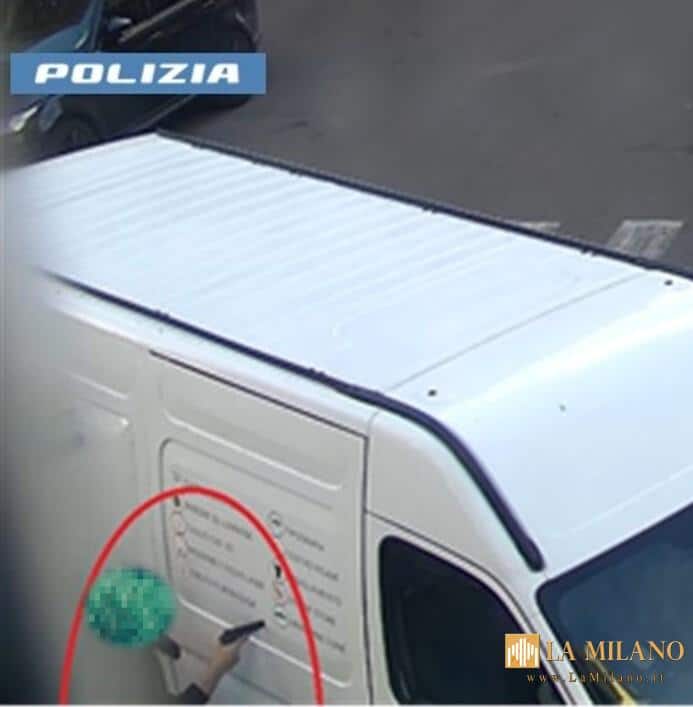 Taranto: minaccia con una pistola passanti ed automobilisti, rintracciato ed arrestato dalla Polizia di Stato.