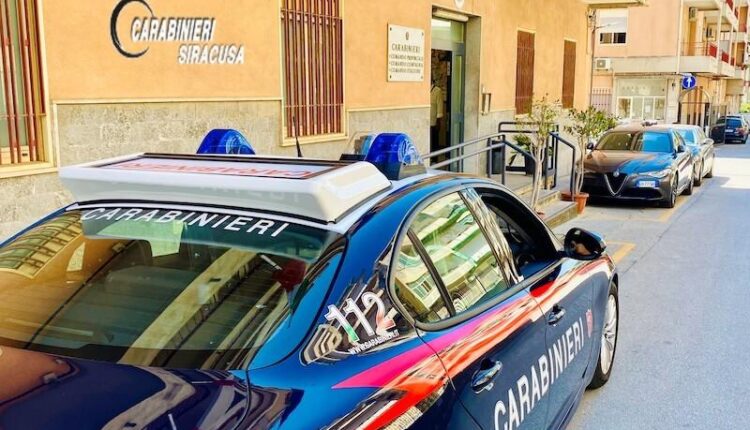 Siracusa. Contrasto senza sosta allo spaccio di stupefacenti. I carabinieri arrestano 2 giovani trovati in possesso di 24 dosi tra cocaina, hashish e crack.