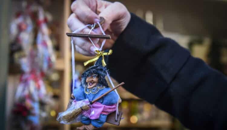 Roma, Piazza Navona "Tutto pronto per accogliere la befana"