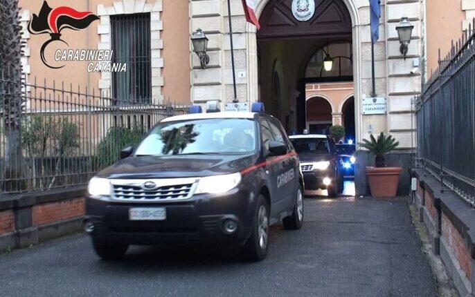 "Operazione Sottosopra": associazione a delinquere finalizzata al traffico e allo spaccio di sostanze stupefacenti, ricettazione ed invasione di terreni o edifici. Indagate 13 persone