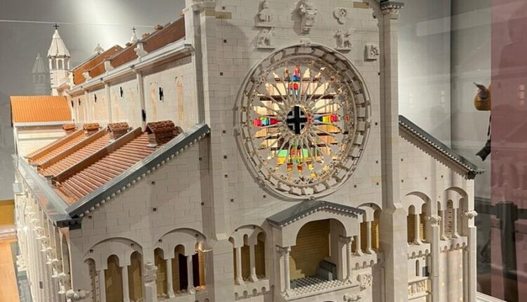 Modena, Nuovo Diurno, sono 3400 i visitatori al Duomo di Lego