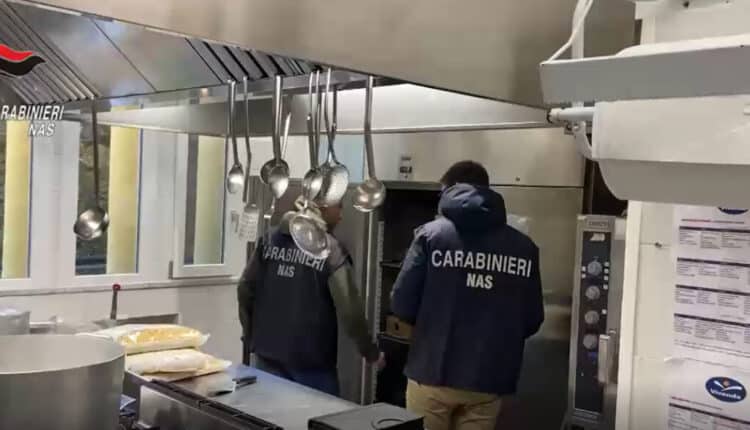 I Carabinieri di Trieste, con Nas ed Asugi, sospendono attività di ristorazione a seguito di ispezione. Assenza delle minime condizioni d'igiene