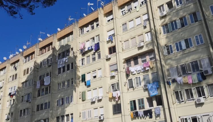 Guerra tra clan a Napoli: numerosi colpi d'arma da fuoco e tentato duplice omicidio