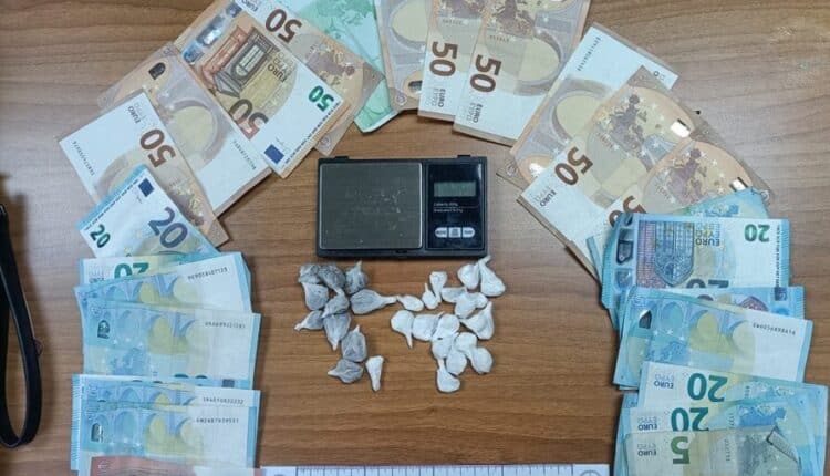 Taranto, giro di vite sulla attività di spaccio. Tre arresti della Polizia di Stato