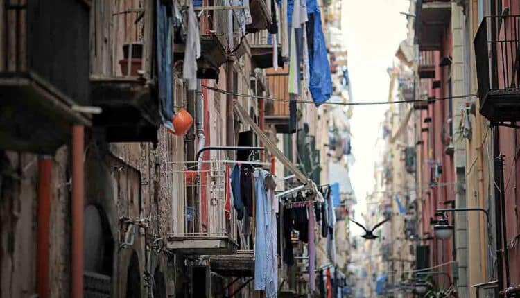 Napoli: emessa misura cautelare per reati di lesioni personali, aggravate dalle modalità mafiose