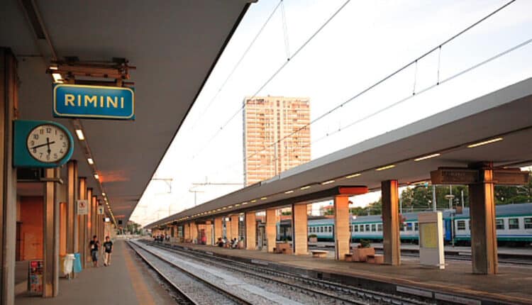 Presta il telefono per una chiamata, ma viene aggredito e rapinato. In arresto un 32enne tunisino