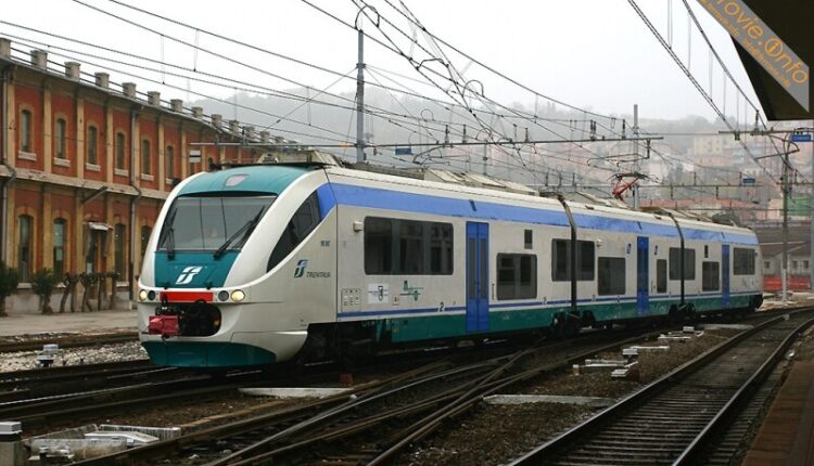 Ronchi dei Legionari (GO). La madre lancia l'allarme e i Carabinieri individuano lungo i binari ferroviari la figlia che aveva manifestato ontenti suicidi