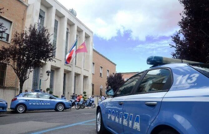 Dopo la fine della relazione stalkerava, minacciava e insultava l'ex compagna. Divieto di avvicinamento per reati in materia di "codice Rosso".