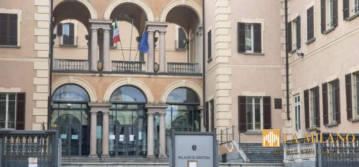 Novara, 54enne non rispetta il divieto di avvicinamento nei confronti di una donna che perseguitava. Scattano gli arresti domiciliari.