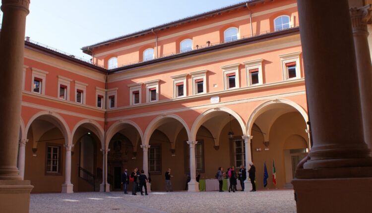 Rimini: uomo detiene ingente quantità di materiale pedopornografico. Emessa misura cautelare.