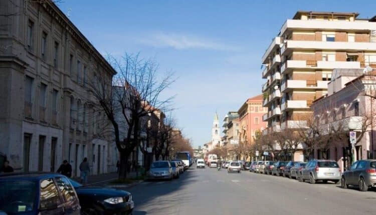 Pescara, Viale D’Annunzio: donna di 46 anni aggredita in auto dall'uomo con cui convive. Arrestato 52enne per maltrattamenti