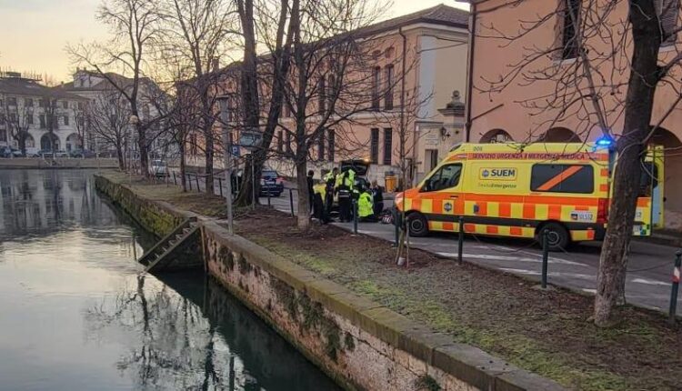 Treviso, vigili salvano alzano dal fiume