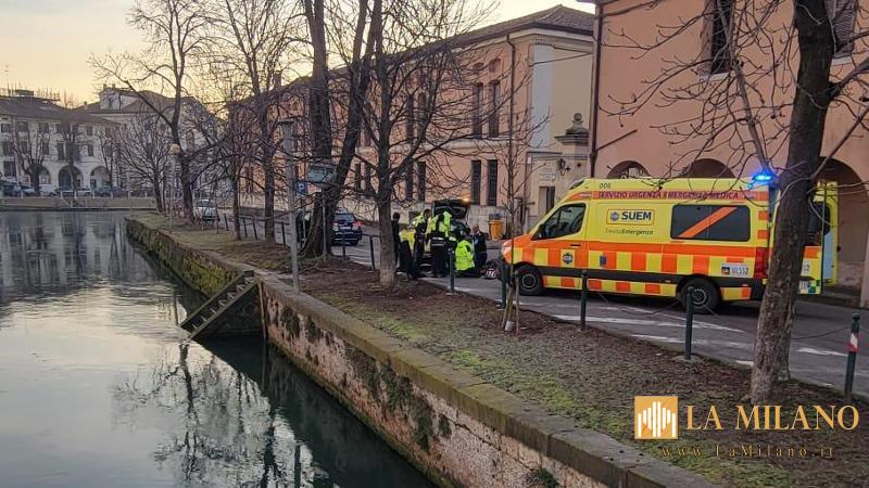 Treviso, vigili salvano alzano dal fiume