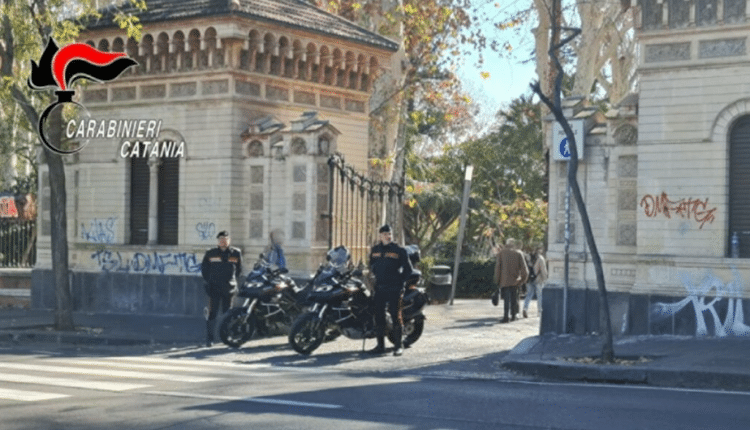 13enne violentata da 7 egiziani nei bagni della villa comunale a Catania.