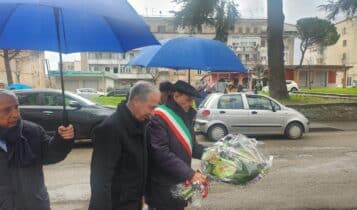 Benevento, il sindaco Mastella ha deposto un omaggio floreale in piazzale Martiri delle Foibe