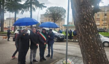 Benevento, il sindaco Mastella ha deposto un omaggio floreale in piazzale Martiri delle Foibe