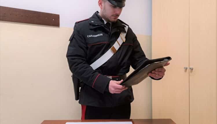 Bologna, minaccia la compagna di classe con un coltello. Minorenne denunciato dai Carabinieri