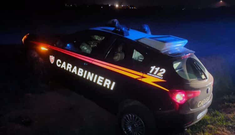 Medicina (BO), criminale con l'estintore in mano spruzza polvere contro i Carabinieri che finiscono fuori strada. 30 giorni di prognosi ad un militare.