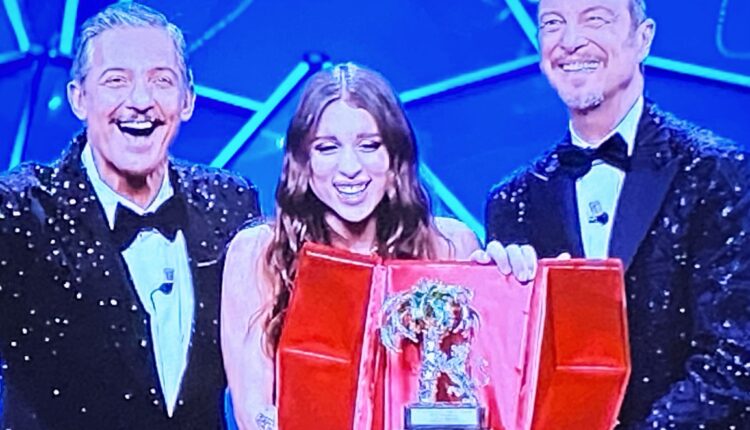 Angelina Mango vince il Festival di Sanremo 2024.