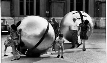 Pesaro 2024, sculture nella città 1971/2024. Dall'arte pubblica di Arnaldo Pomodoro allo spazio urbano di dieci giovani autori.
