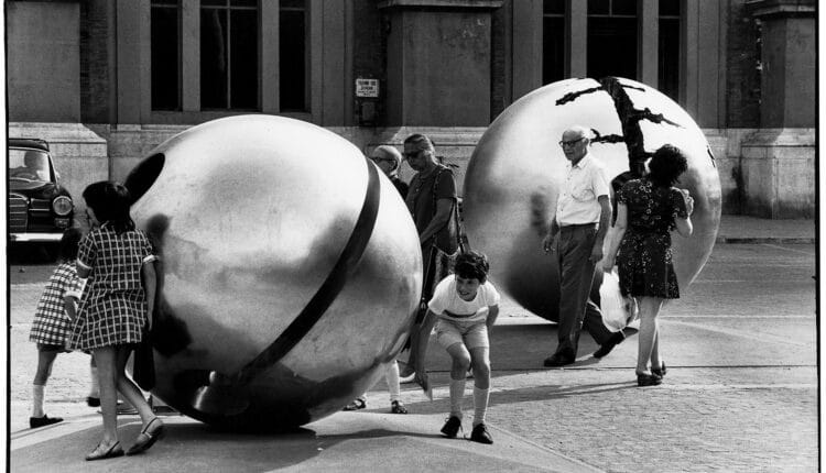Pesaro 2024, sculture nella città 1971/2024. Dall'arte pubblica di Arnaldo Pomodoro allo spazio urbano di dieci giovani autori.