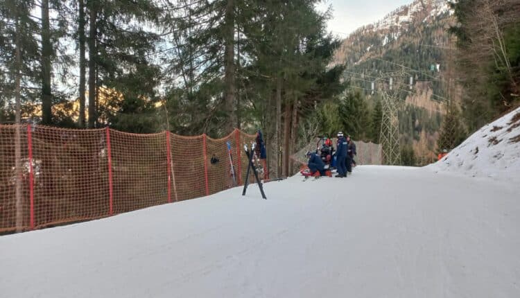 Belluno: giovane sciatore esce di pista, intervento della pattuglia sciatori della Polizia di Stato.
