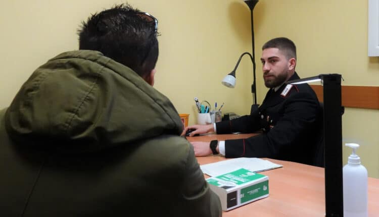 Bologna: 79enne esasperato chiede aiuto ai Carabinieri denunciando il figlio 30enne.