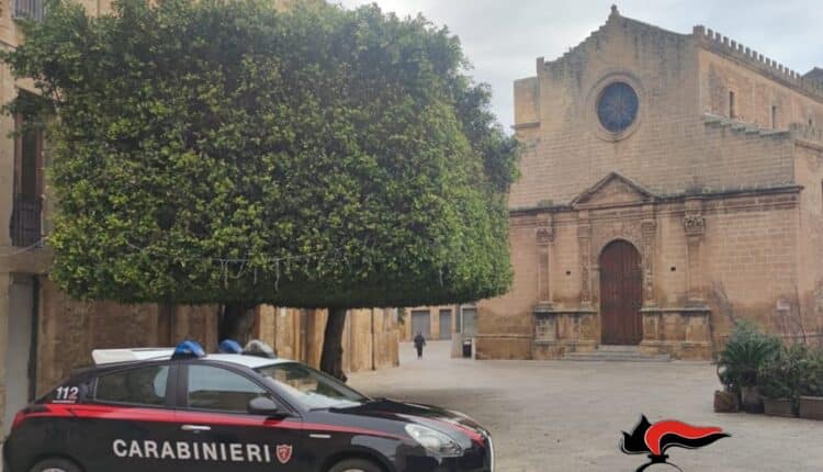 Castelvetrano: sfondano la vetrina di un tabacchino asportando soldi e tabacchi.