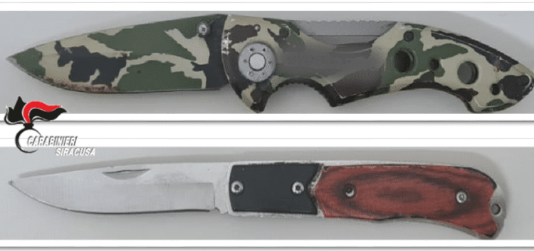 Noto (SR), trovato in auto con 2 coltelli. I Carabinieri denunciano un uomo di 37 anni