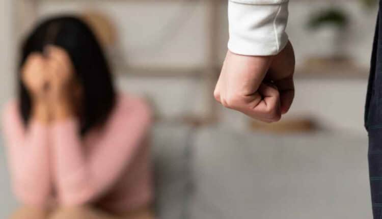 Cosenza: maltrattamenti subiti da una donna per atti di violenza fisica e psicologica ad opera del marito. 