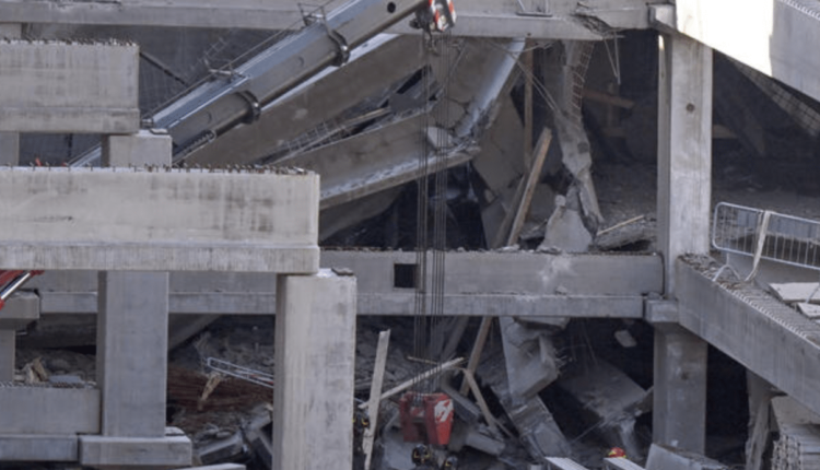 Crollo in un cantiere di un supermercato a Firenze tre operai morti