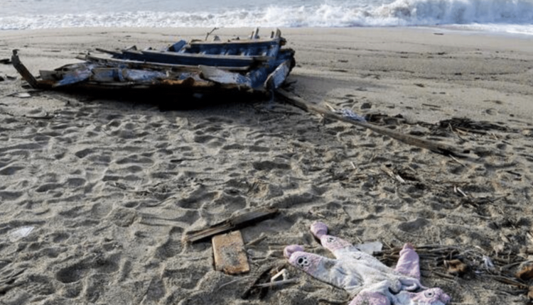 Cutro, un anno dopo la strage di migranti. Schlein rende omaggio alle vittime