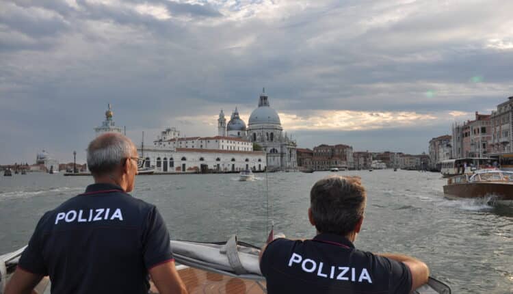 Venezia: due interventi di soccorso pubblico effettuati dai poliziotti della sezione U.P.G.S.P. della Questura.