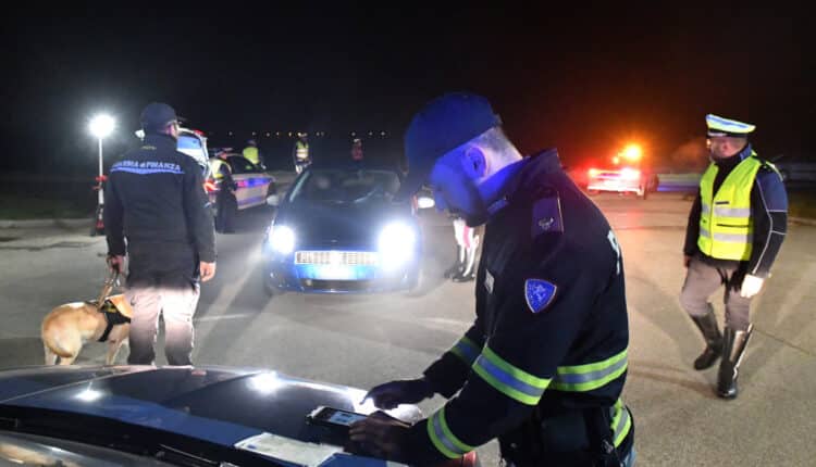 Ravenna: servizio interforze di controllo del territorio. Nella notte del 18 febbraio controllati 149 veicoli e ritirate 15 patenti