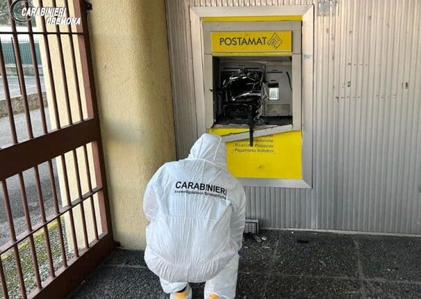 Rivolta D'Adda, Cremona: l’assalto al postamat fallisce. I Carabinieri della Radiomobile di Crema intervengono e impediscono il furto.