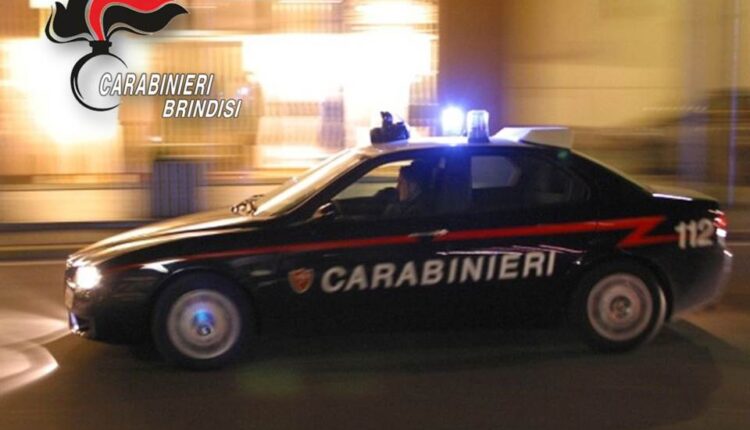 Francavilla Fontana (BR). I Carabinieri arrestano un uomo per evasione, ne denunciano uno per detenzione illecita di sostanze stupefacenti e segnalano amministrativamente quattro giovani per detenzione di marijuana e hashish per uso personale