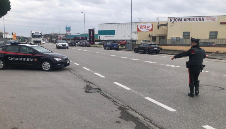 Lucca: furti negli esercizi commerciali. Due persone arrestate ed una denunciata dai carabinieri