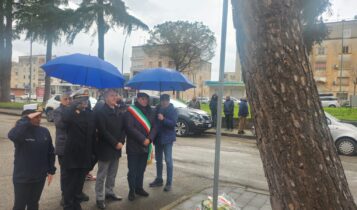 Benevento, il sindaco Mastella ha deposto un omaggio floreale in piazzale Martiri delle Foibe