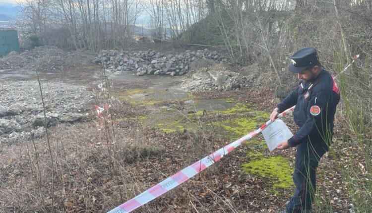 Roccamonfina, Caserta: i Carabinieri Forestali differiscono il titolare di una ditta edile locale per smaltimenti illeciti di rifiuti speciali.