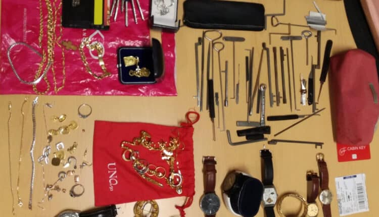 Ponte Milvio, Roma. Sorpreso con addosso grimaldelli e gioielli, frutto di furto in abitazione a Venafro. Sottoposto a fermo un 36enne georgiano.