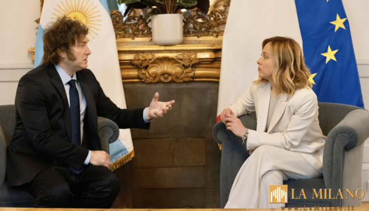 Meloni riceve Milei a Palazzo Chigi «Rafforzare relazioni bilaterali»