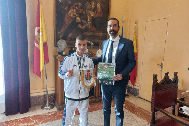 Messina: il campione mondiale messinese di Muay Thai Sciuto ricevuto a palazzo Zanca dal sindaco Basile.