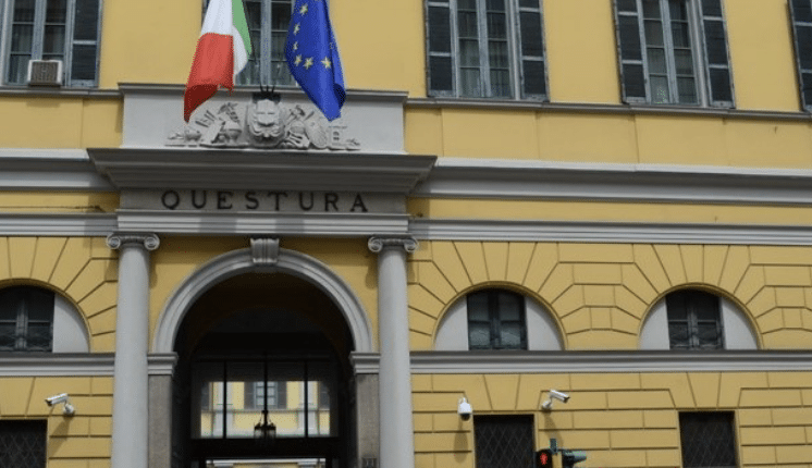 Milan-Stade Rennais, tifoso francese beccato con un fumogeno nelle mutande scatta il Daspo