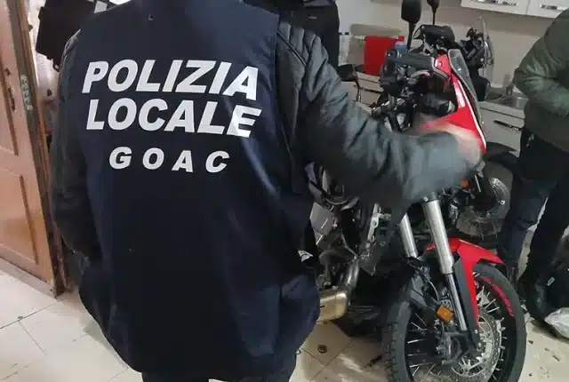 Milano: rinvenute moto rubate durante un censimento di controllo del campo nomadi di via Bonfadini.