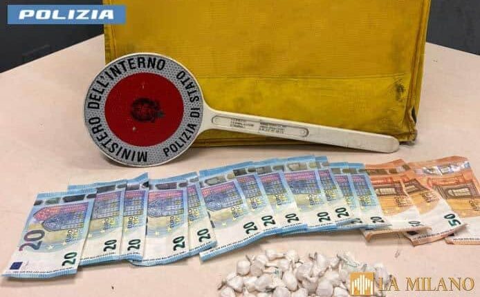 Milano, spacciava cocaina in bici la Polizia arresta un 42enne