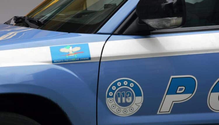 Napoli: 46enne algerino destinatario di mandato di arresto internazionale, arrestato dalla Polizia di Stato.