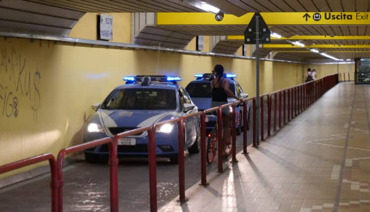 Roma, badante urlava contro il suo assistito e lo minacciava verbalmente. La Polizia ha tratto in arresto una 55enne per maltrattamenti nei confronti di una persona anziana.