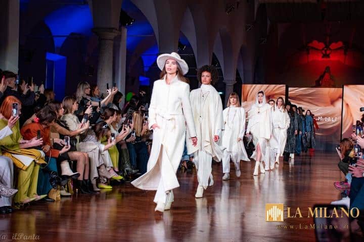 Martino Midali Sfila alla Milano Fashion Week Autunno-Inverno 24-25 con una Collezione dallo Stile Elegante e Moderno