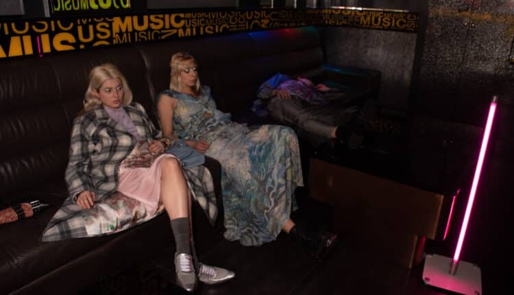 Esplora l'Atmosfera Incantevole di Floriana Autunno/Inverno 2024-2025: Un'Eleganza Ribelle nel Cuore di Milano